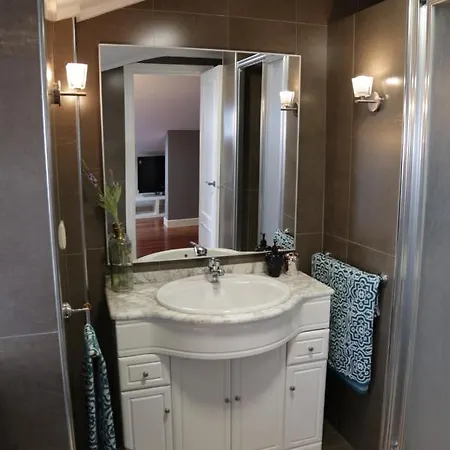 Con Bano, Cerca De La Playa *